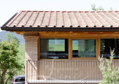 Falegnameria Lini realizzazione e installazione serramenti serramenti esterni interni, rivestimento scale in legno Moretti uffici in Franciacorta